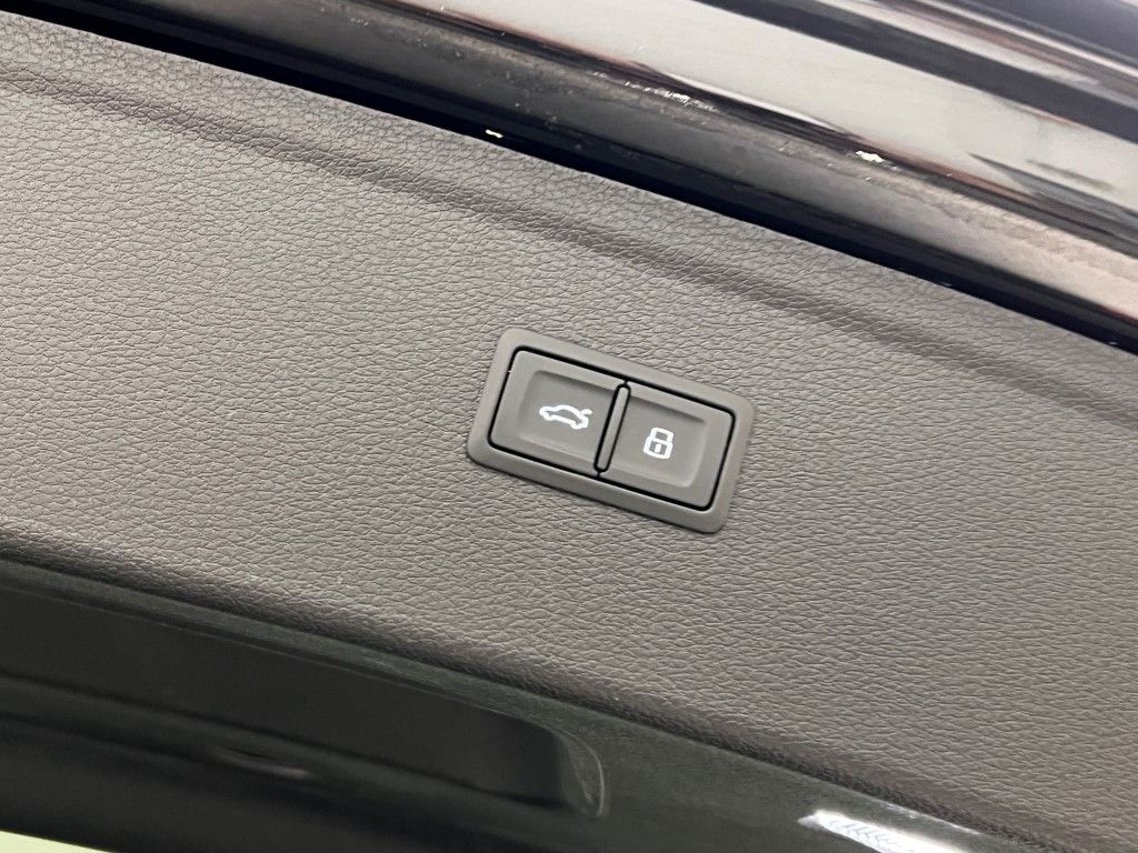 Thumbnail: 2023 Audi Q5 - 11