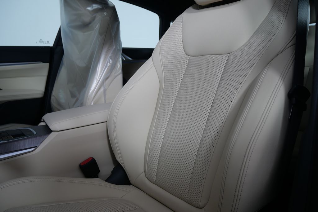 2025 BMW i4 eDrive40 10