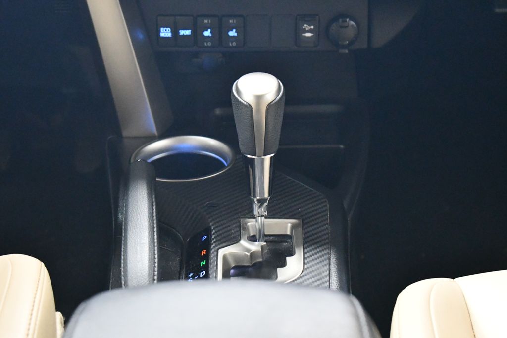 Thumbnail: 2013 Toyota RAV4 - 17