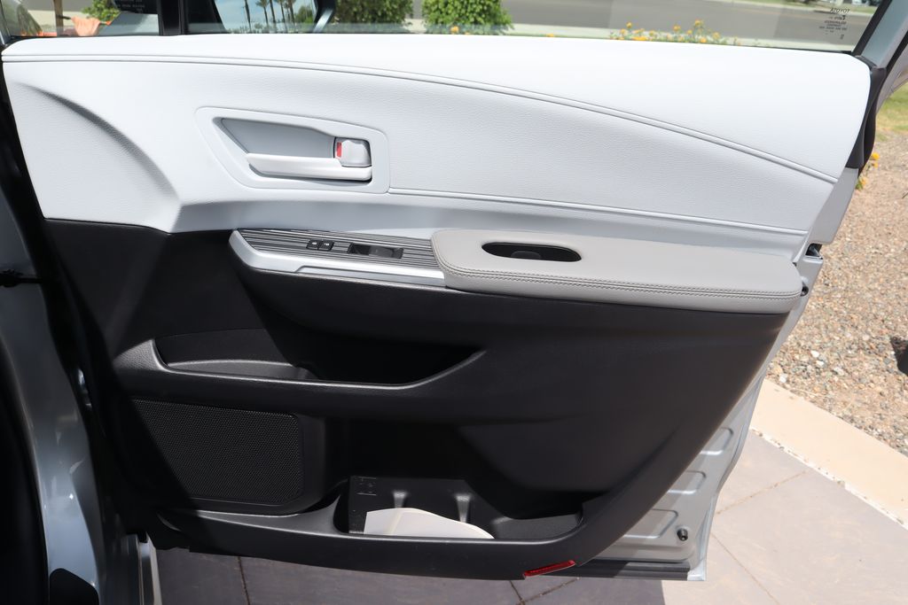 2025 Toyota Sienna LE 25