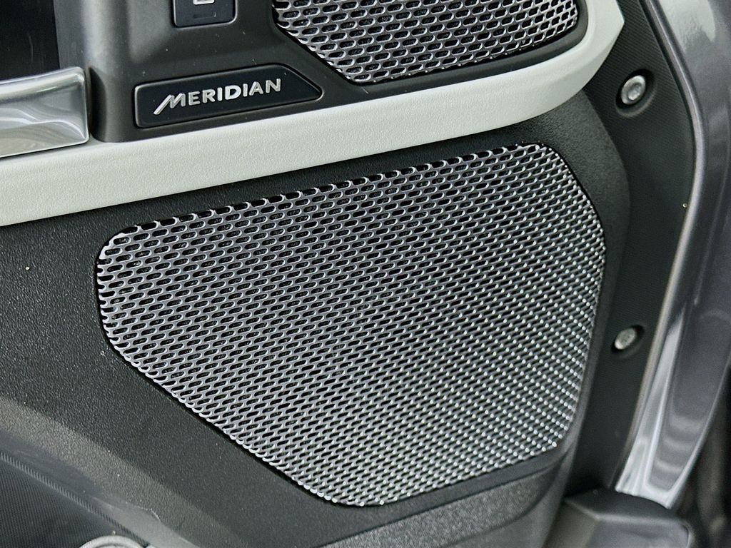 2024 Land Rover Defender 110 19