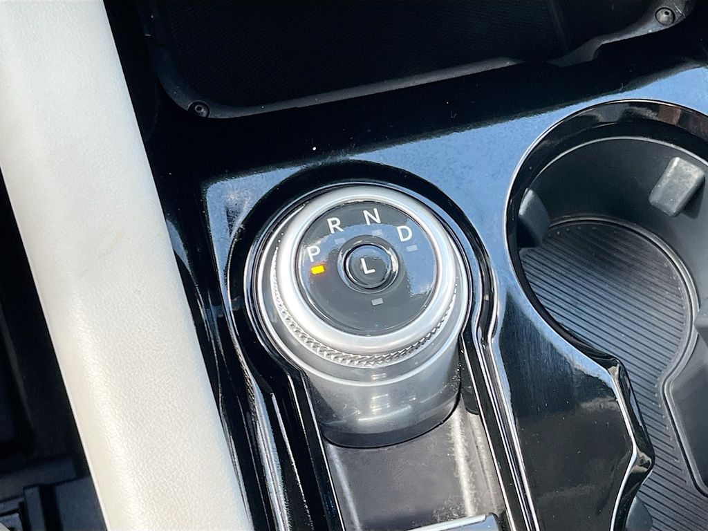 Used 2025 Gray Metallic Ford Platinum image 17