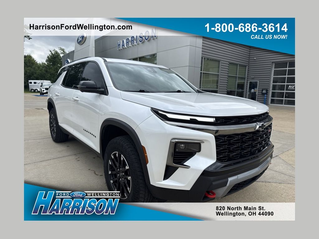 White (Iridescent Pearl Tricoat) 2025 Chevrolet Traverse SUV / Crossover Four-Wheel Drive 8-Speed Automatic