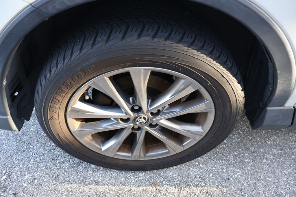 Thumbnail: 2018 Toyota RAV4 - 4