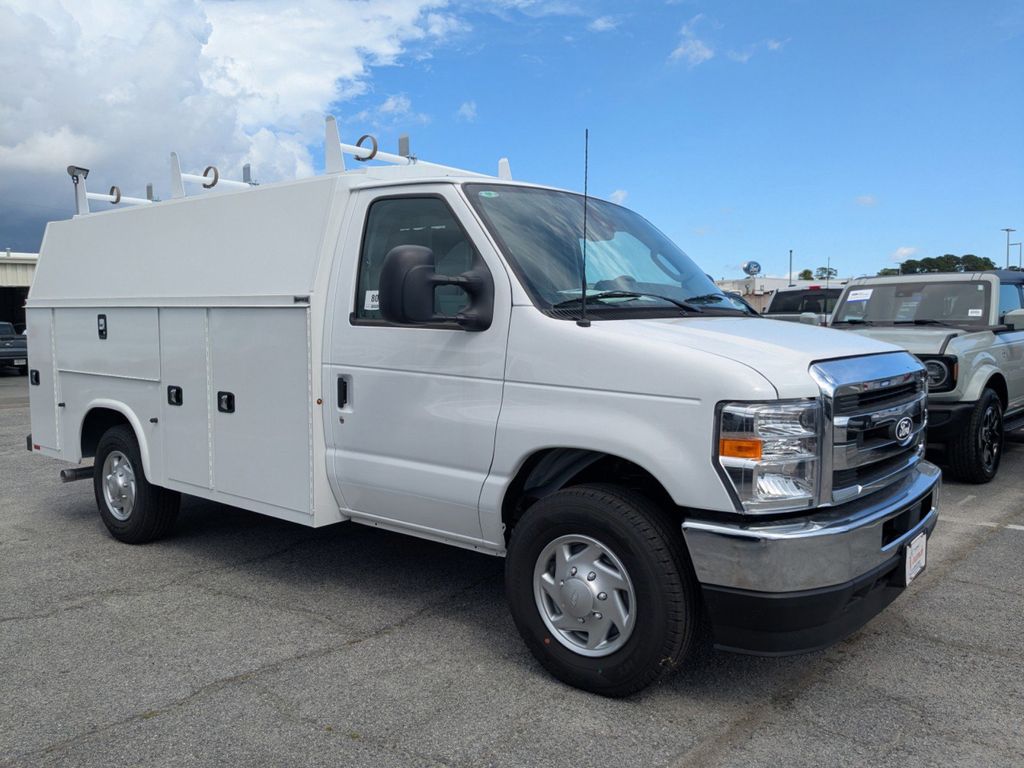 2026 Ford E-350 Cutaway 