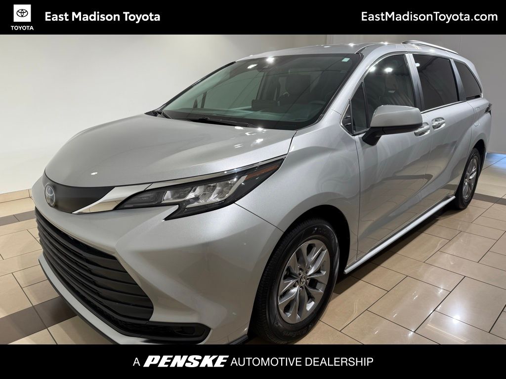 Thumbnail: 2022 Toyota Sienna - 1