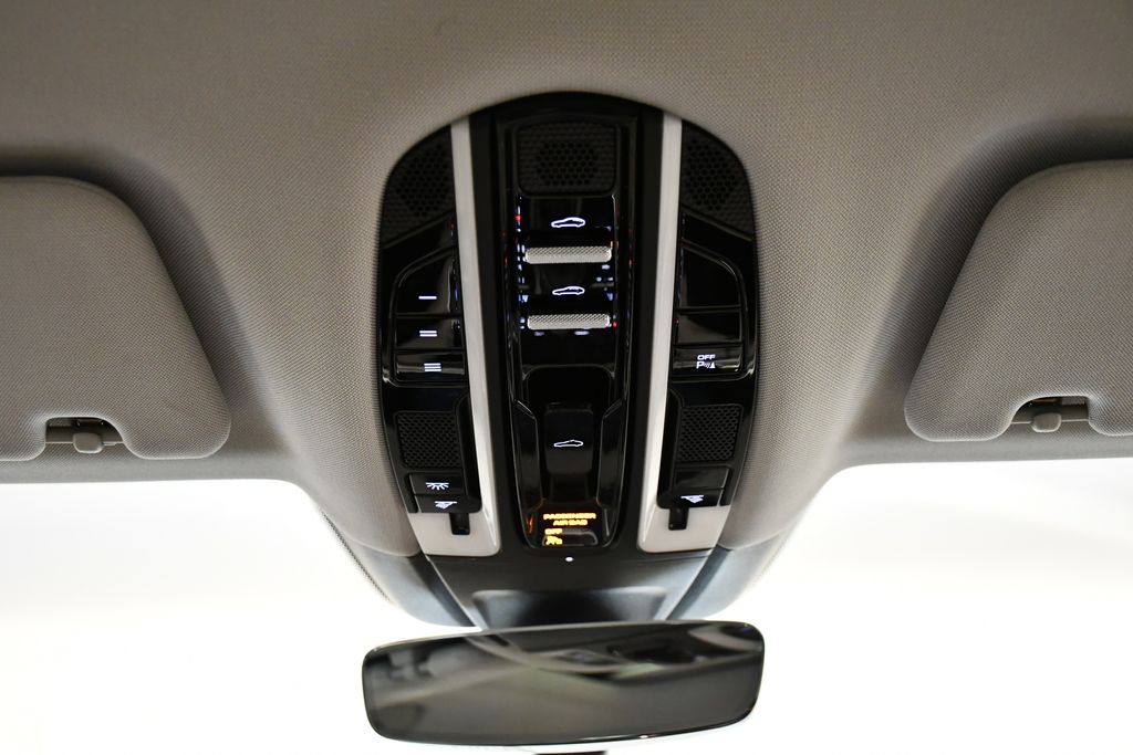 Thumbnail: 2018 Porsche Panamera - 24