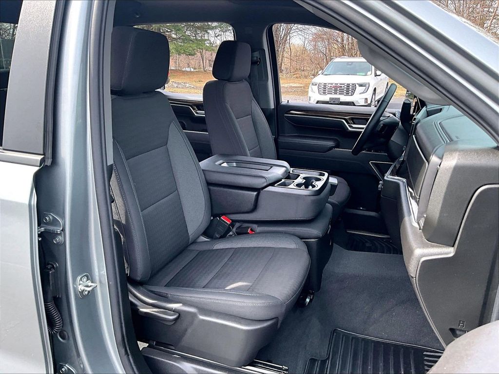 2026 Chevrolet Silverado 1500 — photo 11