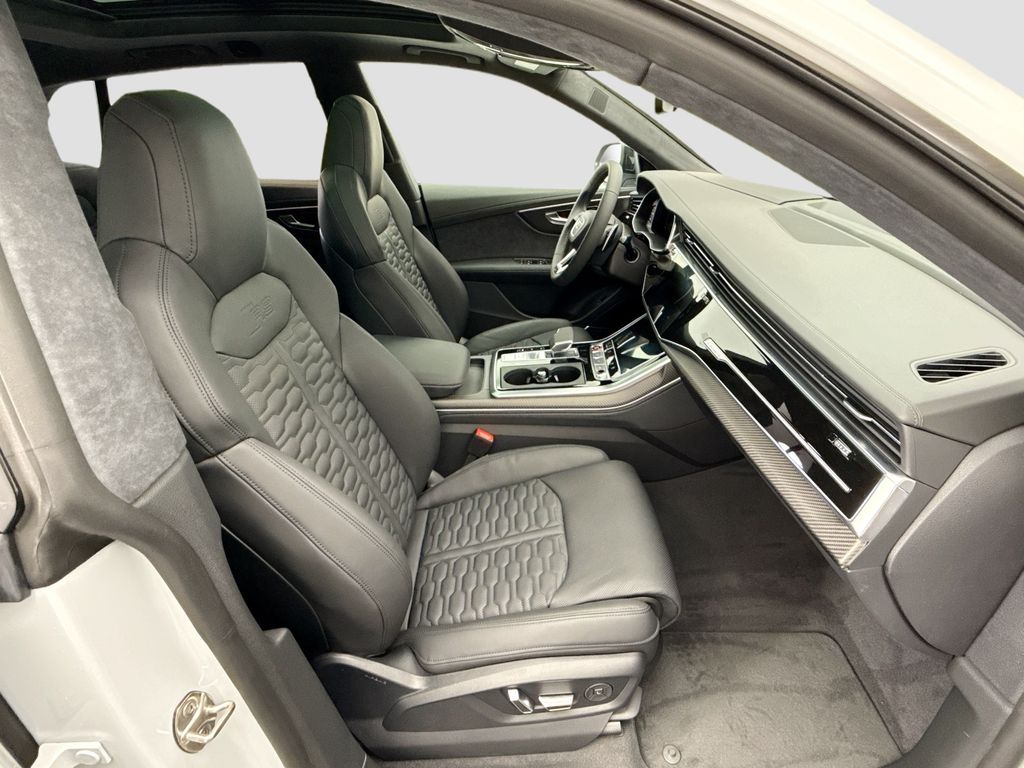 Thumbnail: 2026 Audi RS Q8 - 19