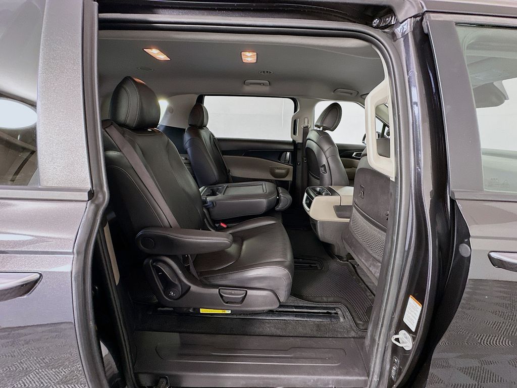 Thumbnail: 2025 Kia Carnival - 29