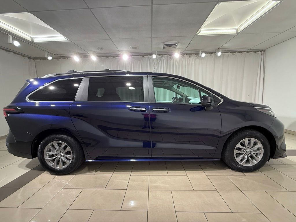 Thumbnail: 2025 Toyota Sienna - 6