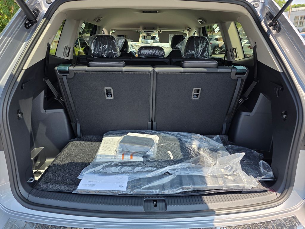 2026 Volkswagen Atlas 2.0T SE Silver at Sutliff Volkswagen