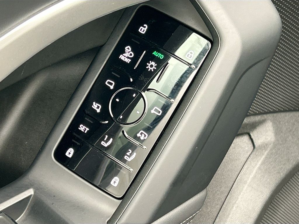 Thumbnail: 2025 Audi Q5 - 22