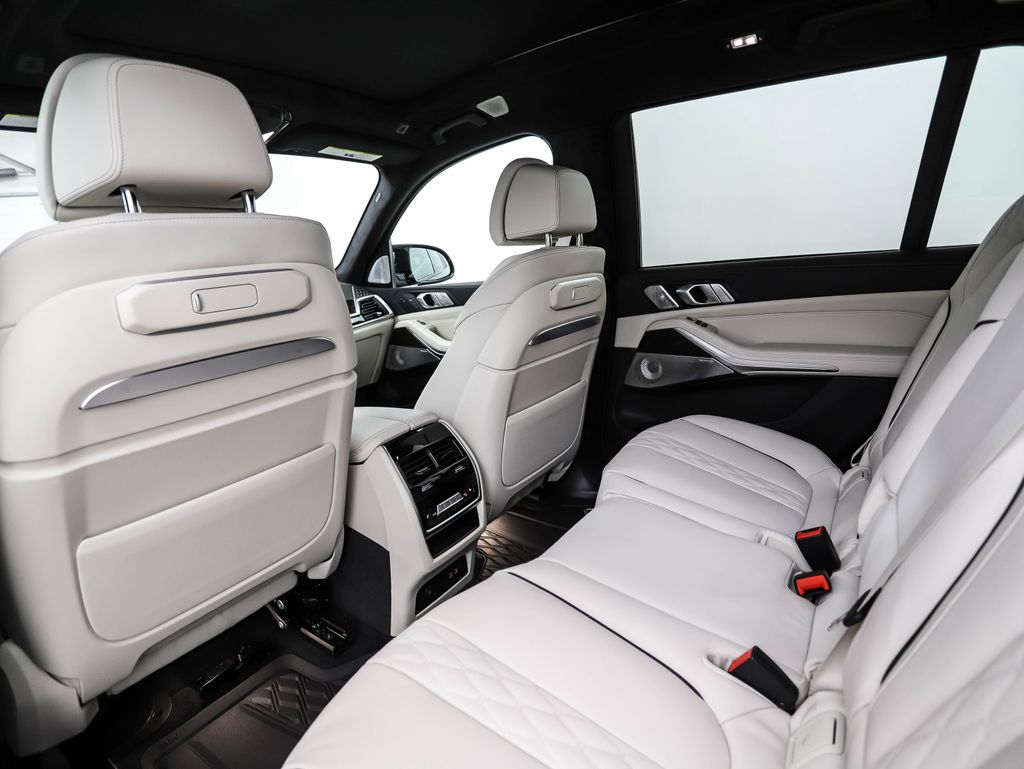 Thumbnail: 2026 BMW X7 - 21