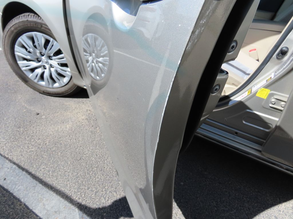 2013 Toyota Camry LE 32