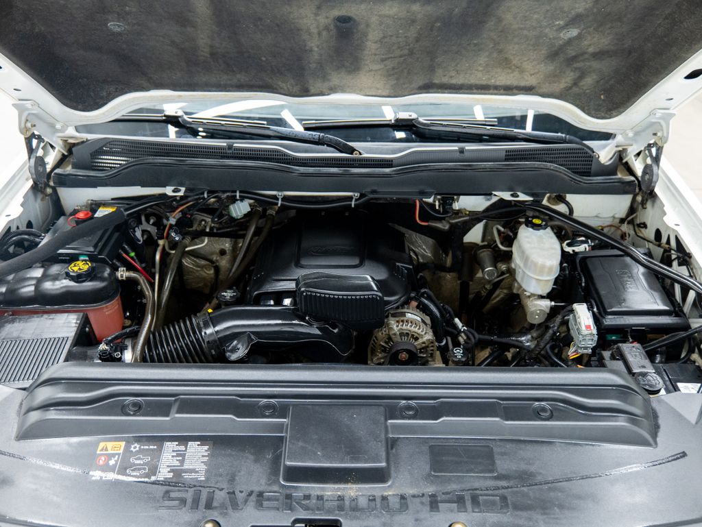 2019 White Chevrolet Silverado 2500HD LT 4X4 Truck