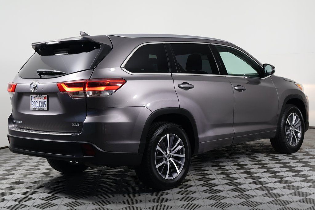Thumbnail: 2018 Toyota Highlander - 4