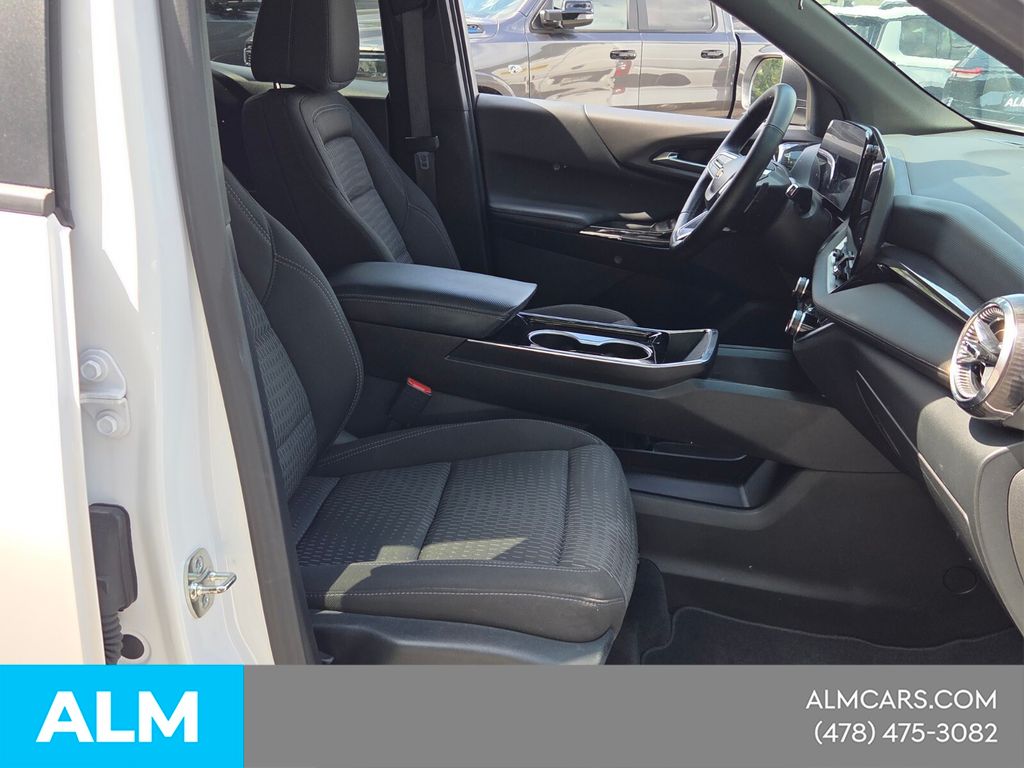 Used 2025 White Chevrolet LT image 15