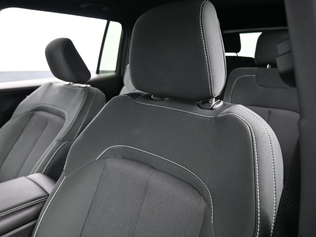 Used 2024 Silver Zynith Jeep Laredo image 16