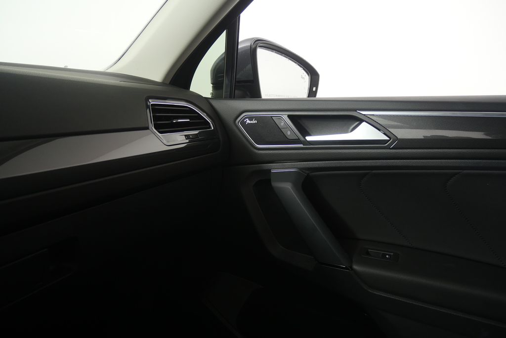 Thumbnail: 2019 Volkswagen Tiguan - 30