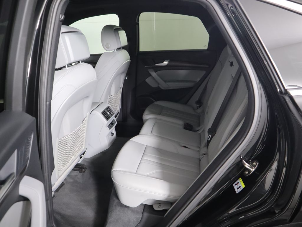 Thumbnail: 2022 Audi Q5 - 22