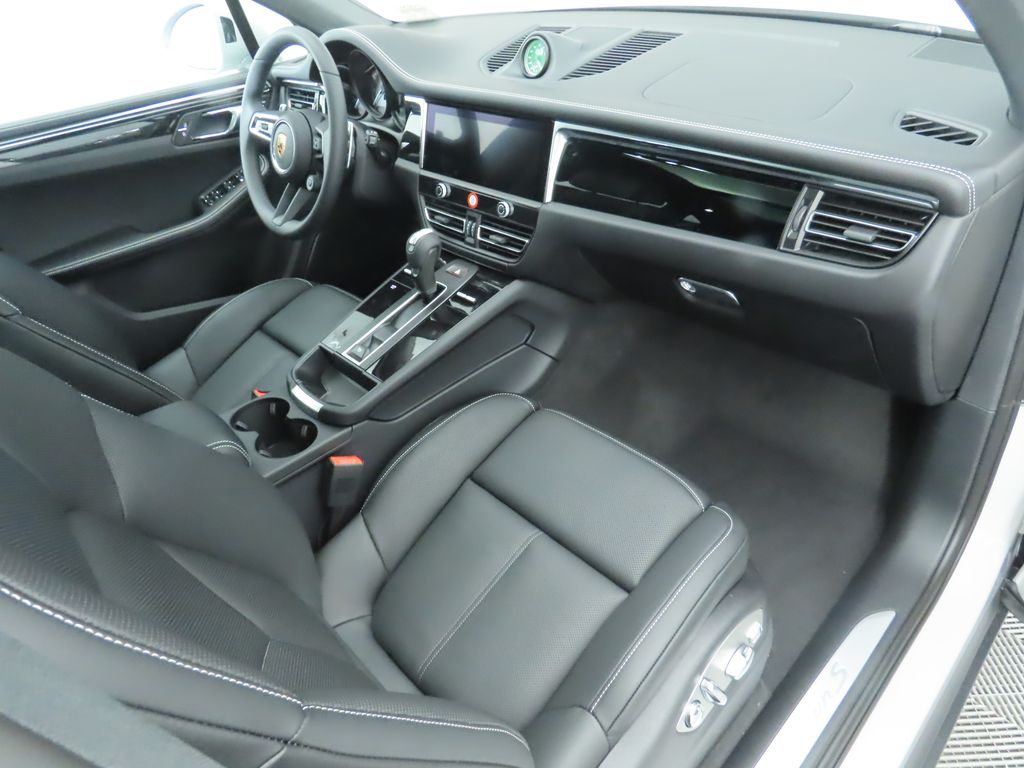 Thumbnail: 2025 Porsche Macan - 21