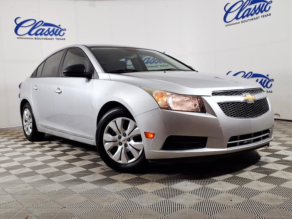 2013 Chevrolet Cruze LS Sedan FWD