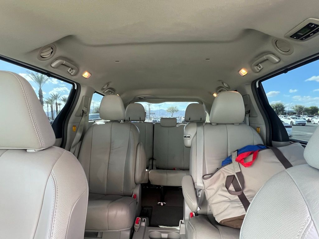 Thumbnail: 2012 Toyota Sienna - 5