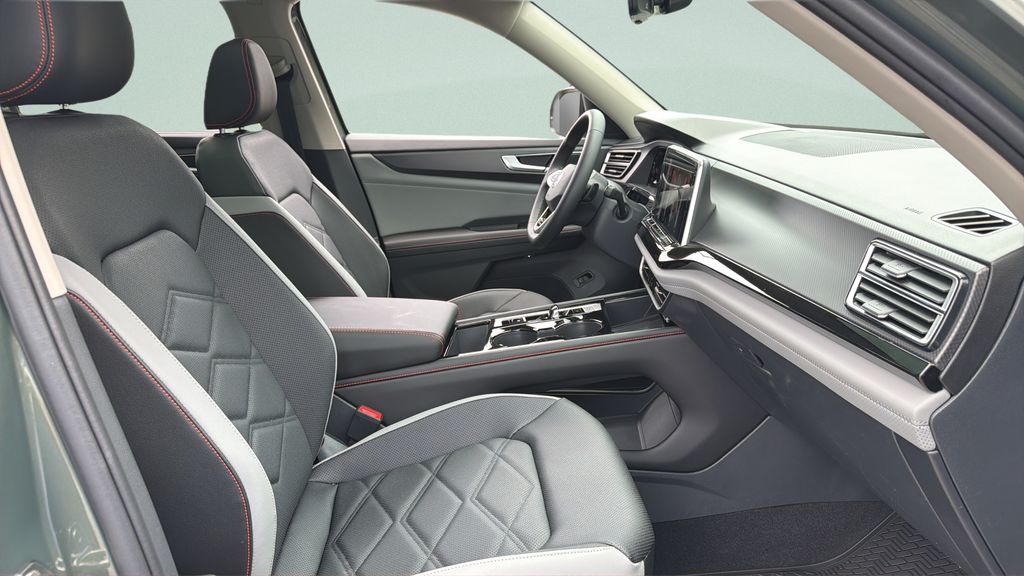 New 2026 Green Volkswagen 2.0T Peak Edition image 35