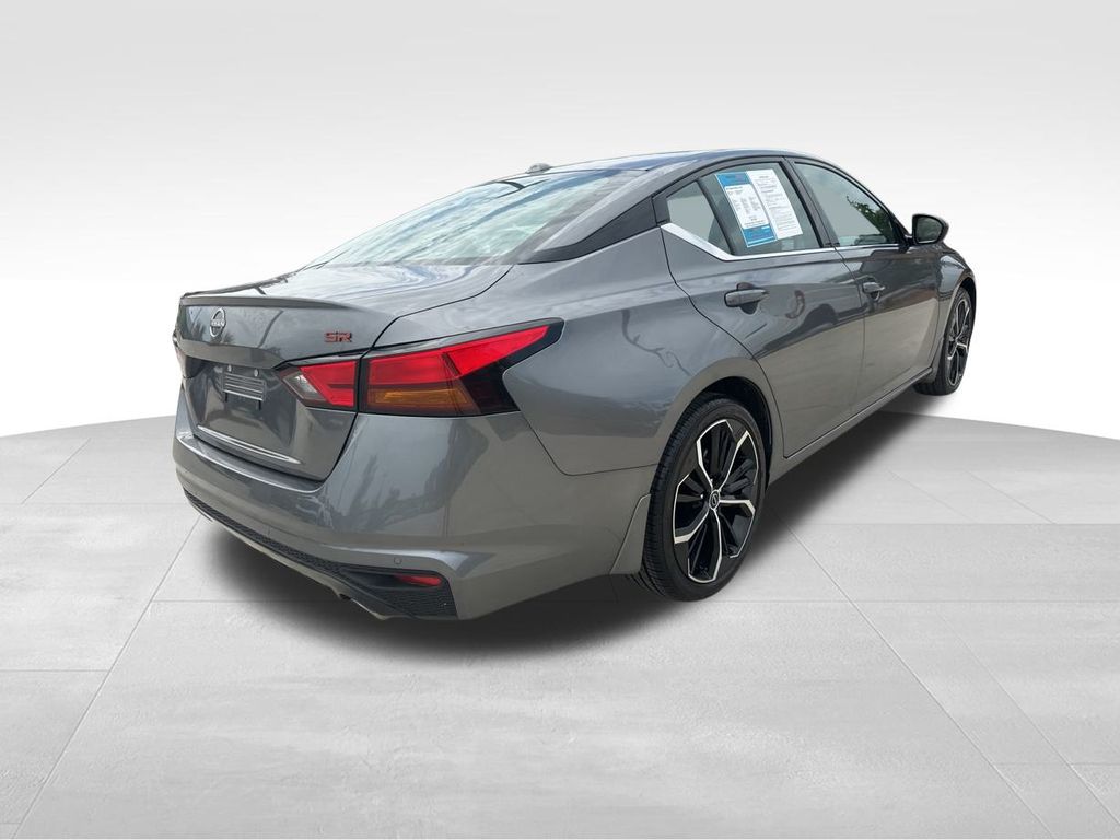 2024 Gun Metallic Nissan Altima 2.5 SR FWD Sedan
