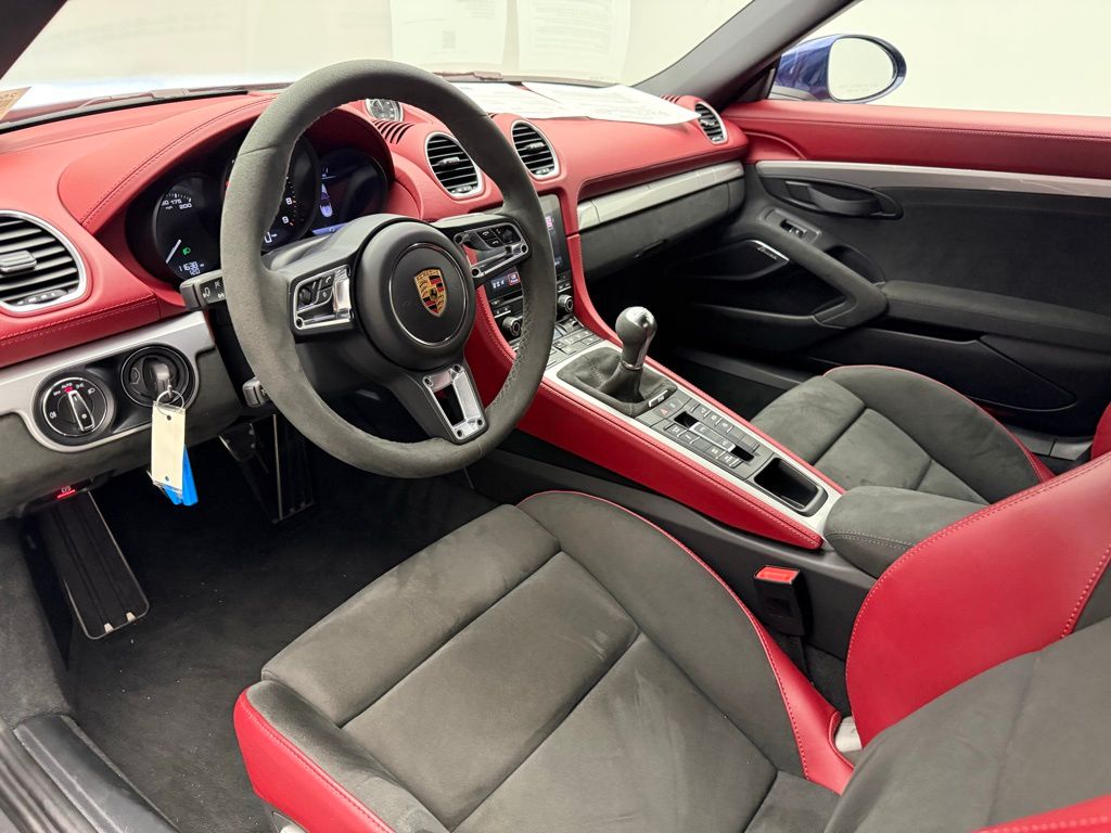 Thumbnail: 2022 Porsche  - 4