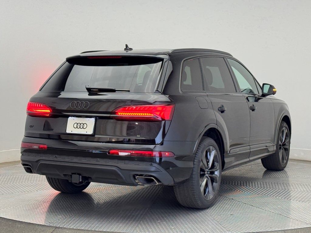 2025 Audi Q7  10