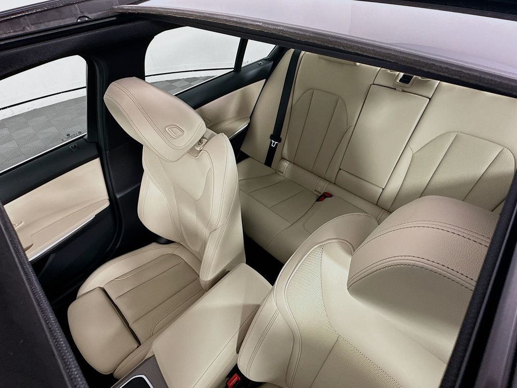 Thumbnail: 2025 BMW 3 Series - 22