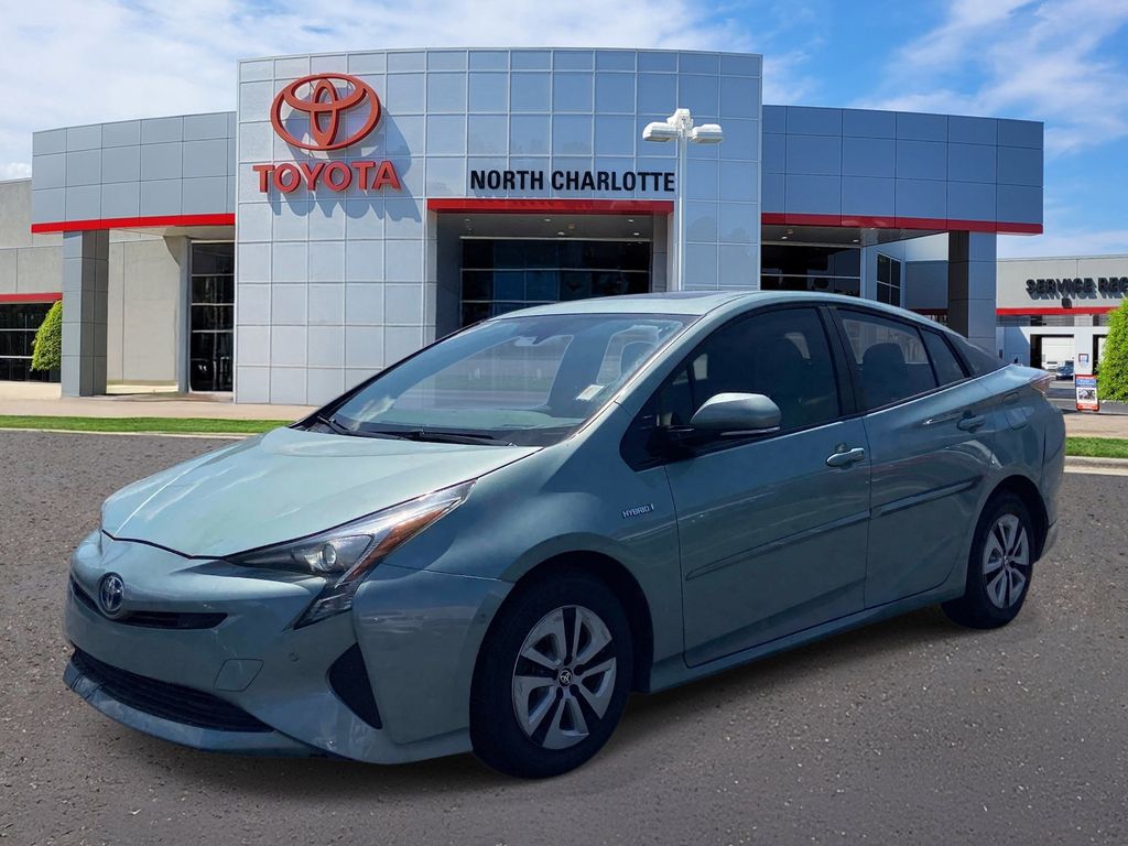 Used 2018 Beige Toyota Three image 3