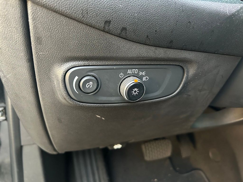 Thumbnail: 2020 Chevrolet Equinox - 17