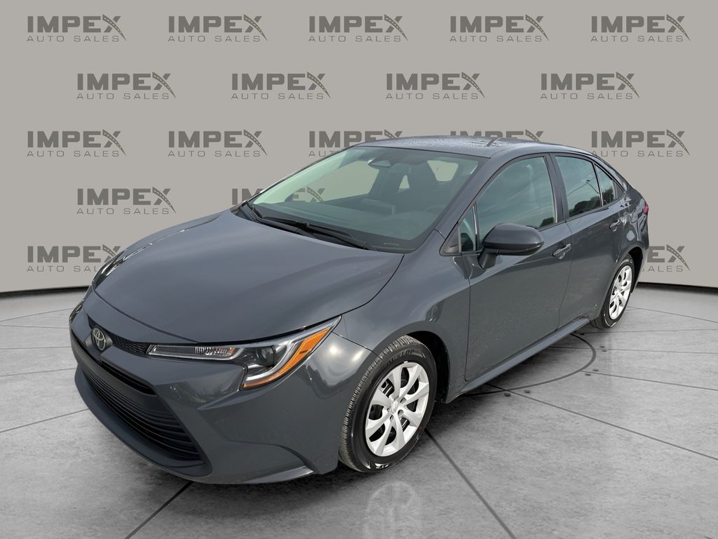 2025 Toyota Corolla LE's photo