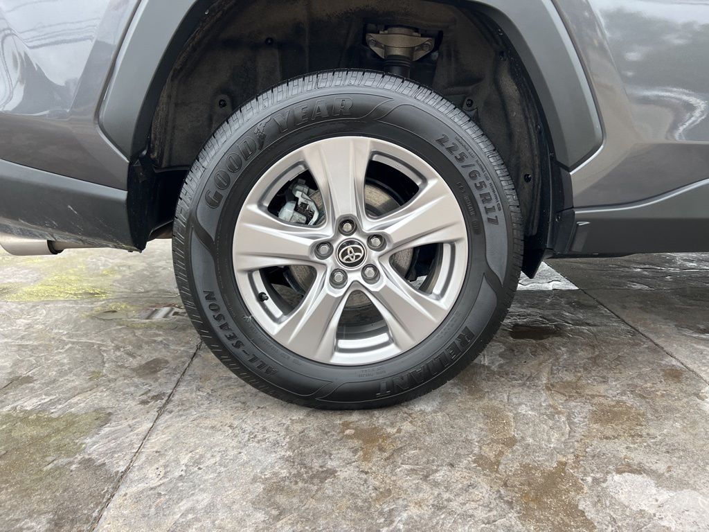 Thumbnail: 2022 Toyota RAV4 - 11