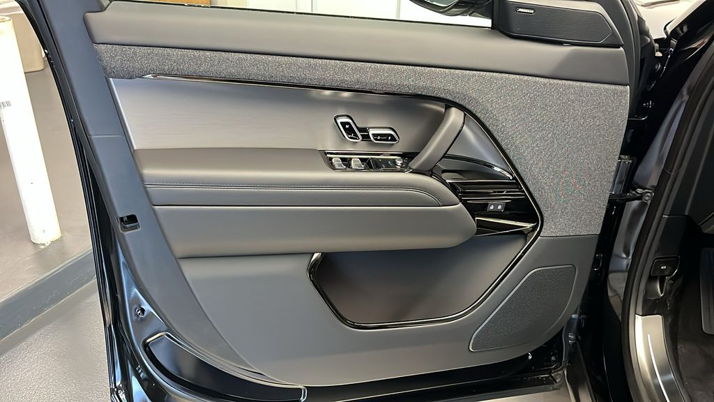 Thumbnail: 2025 Land Rover Range Rover Sport - 11