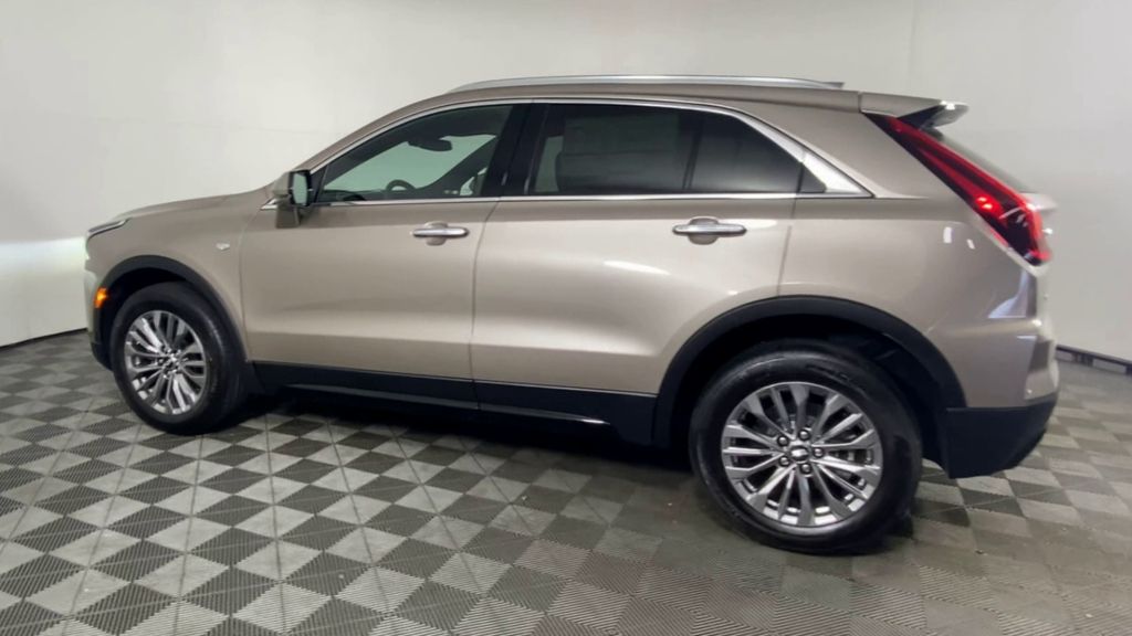 2025 Cadillac XT4 Premium Luxury 6