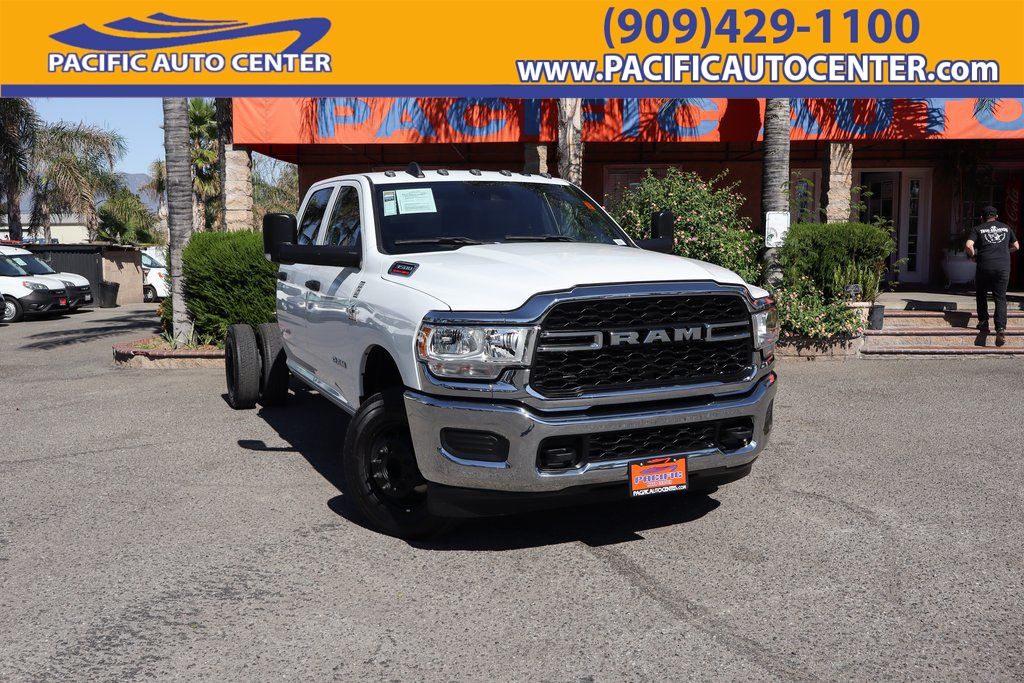 2022 RAM 3500 Chassis Tradesman Crew Cab DRW 4WD