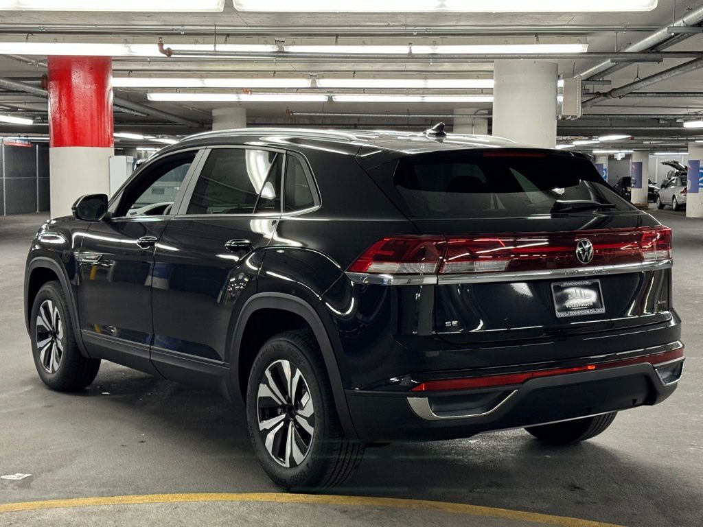 2024 Volkswagen Atlas Cross Sport 2.0T SE 4