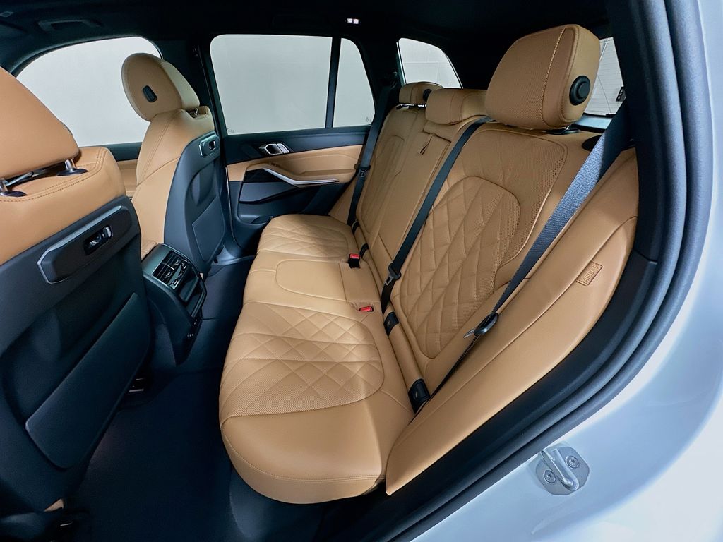 Thumbnail: 2026 BMW X5 - 17