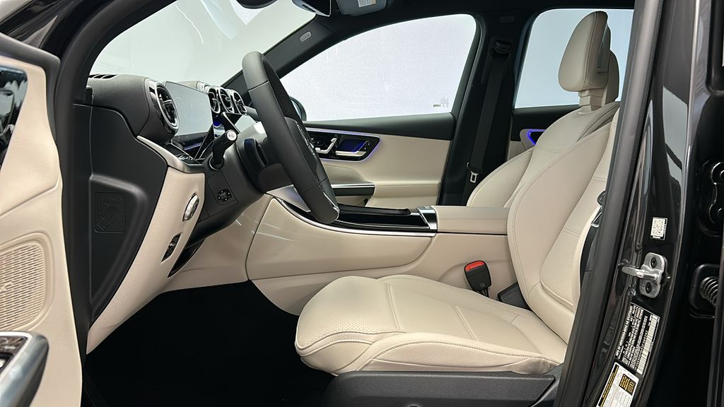 2025 Mercedes-Benz GLC 300 12