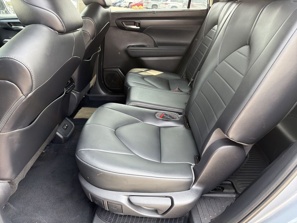 Used 2021 Toyota Highlander Hybrid SUV