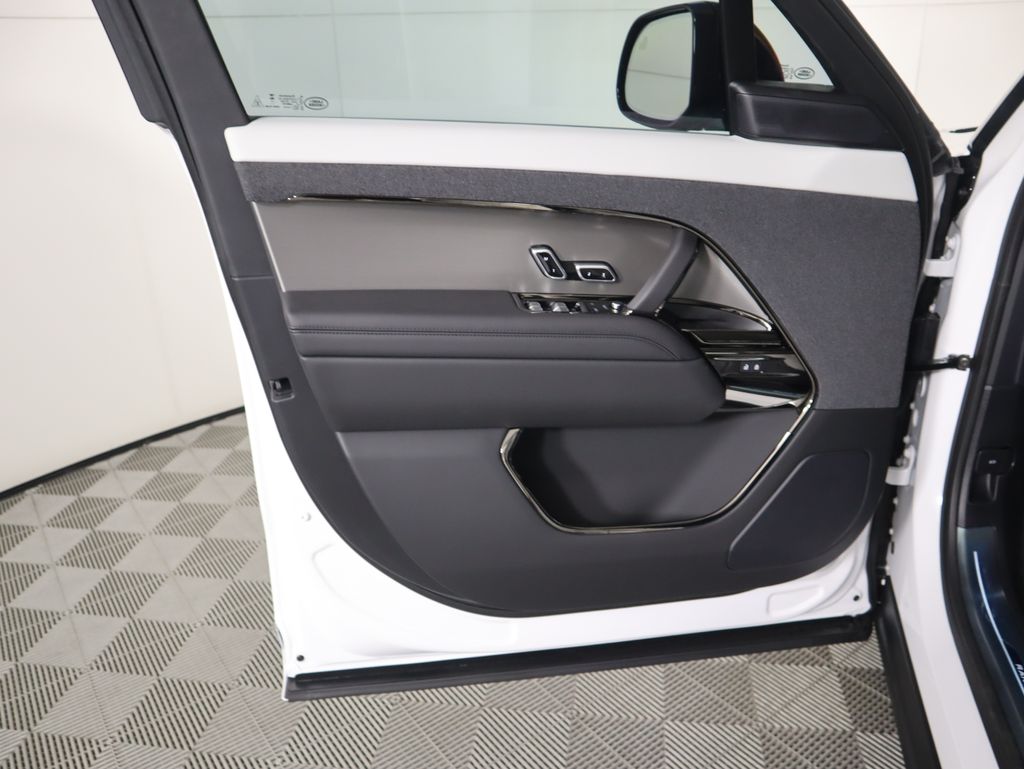 Thumbnail: 2025 Land Rover Range Rover Sport - 26