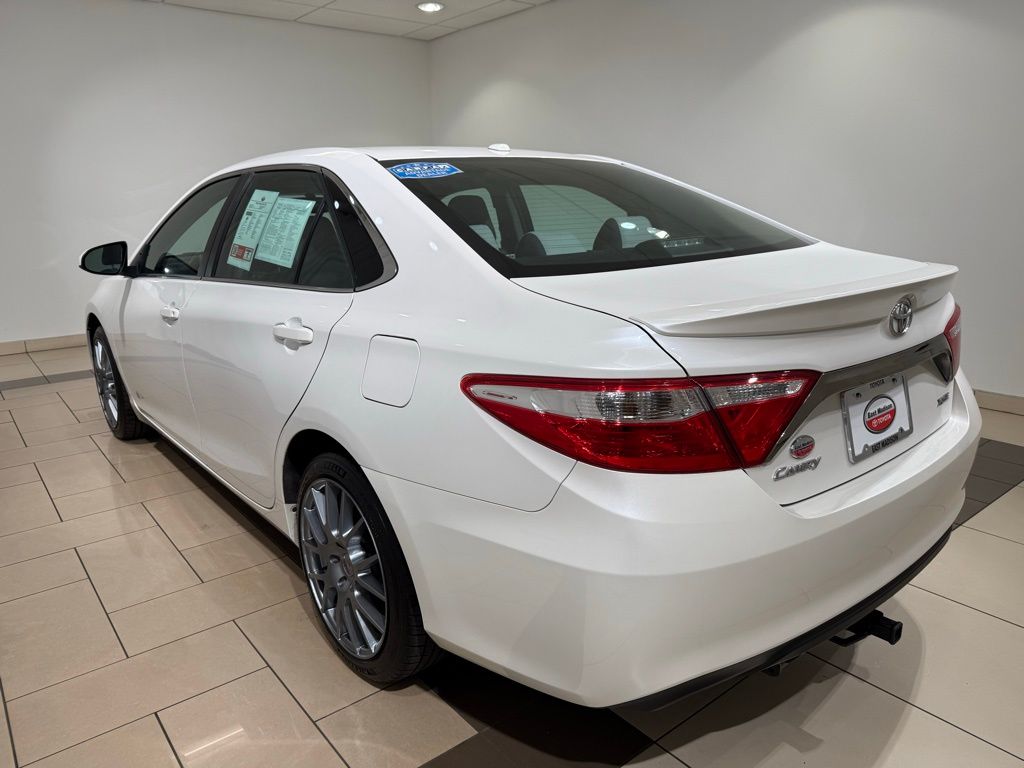 Thumbnail: 2016 Toyota Camry - 3