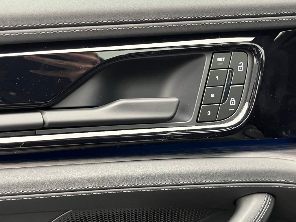 Thumbnail: 2026 Porsche Panamera - 19