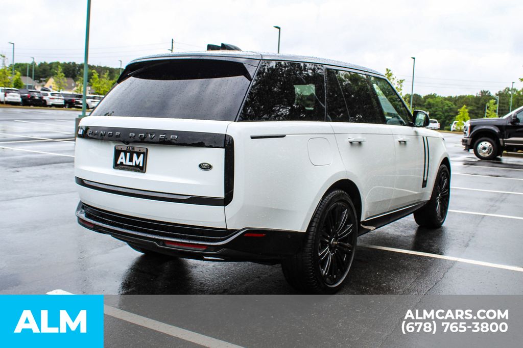 Used 2023 White Land Rover SE image 6