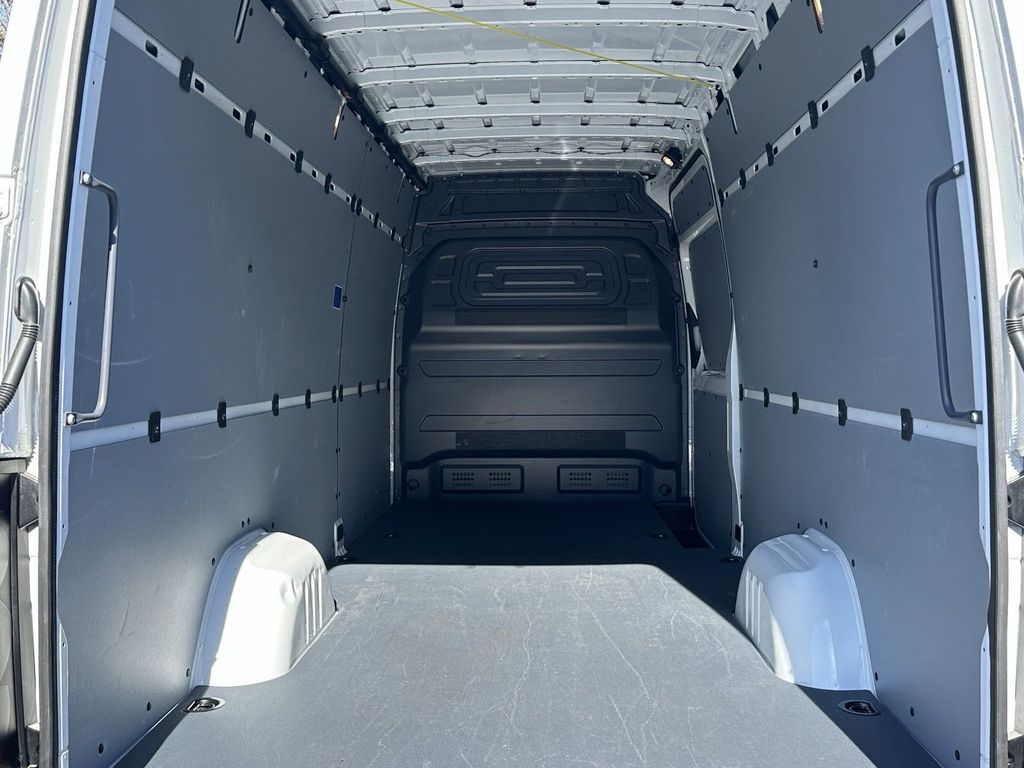 2023 Mercedes-Benz Sprinter 2500 Cargo 170 WB 18