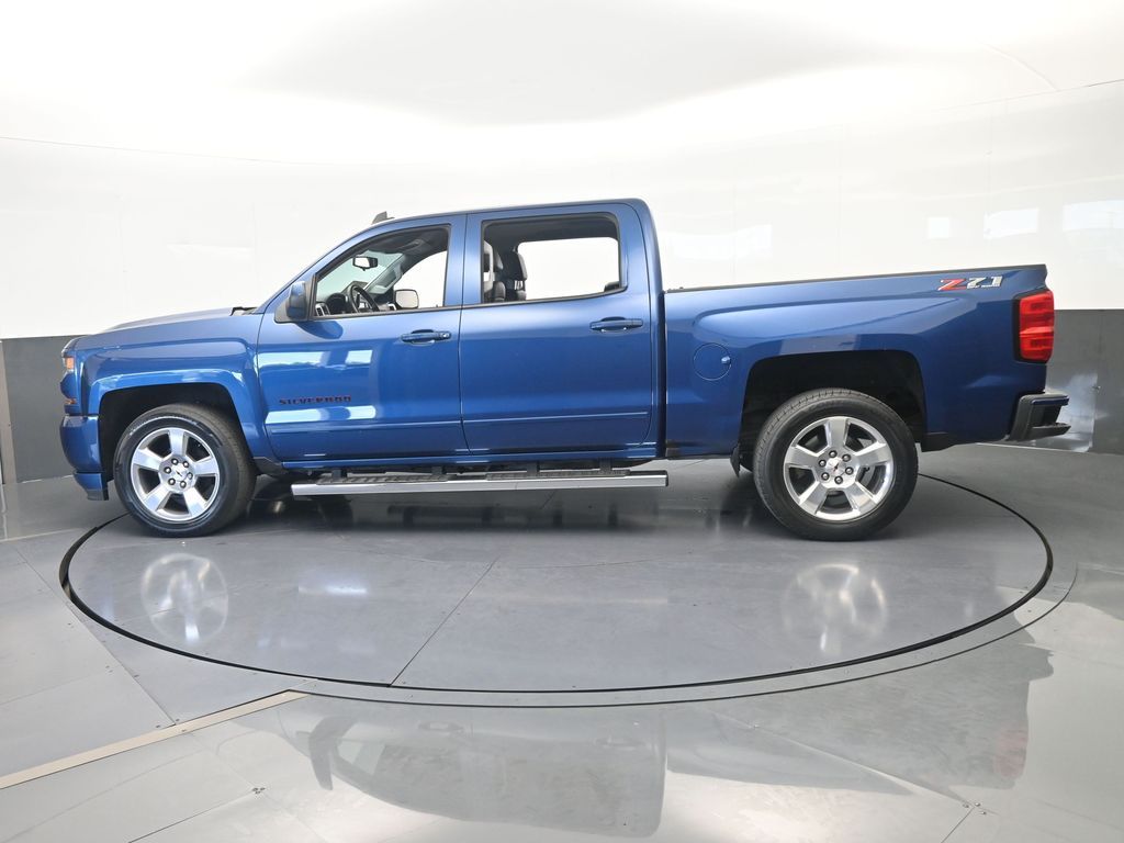 Used 2016 Deep Ocean Blue Metallic Chevrolet LT image 2